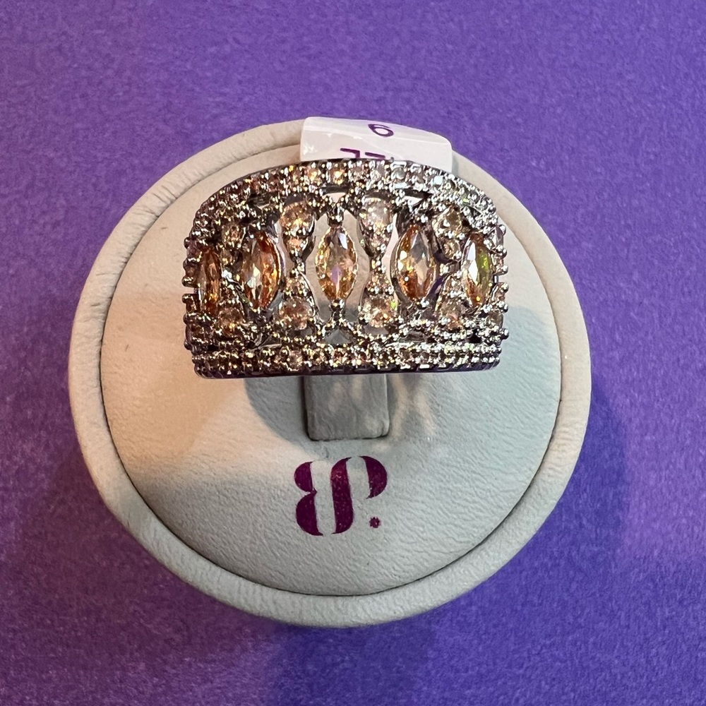 Bomb Party Ring “it’s giving statement vibes” Size 9